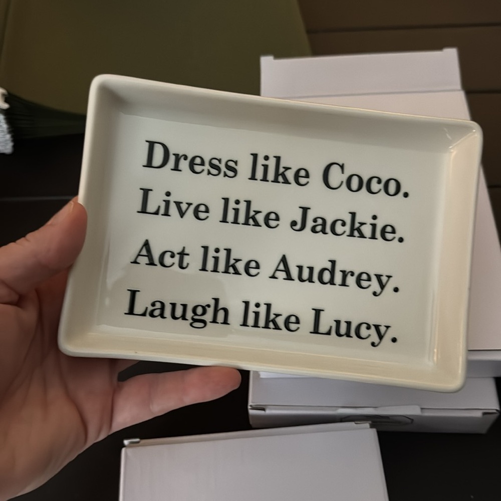 🆕Gift Idea! Beautiful White Ceramic Tray for Entry Table All Season Fashionista